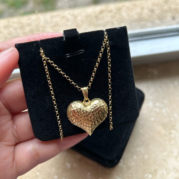Jewelry - 18 KARAT REAL CHUNKY HEART PENDANT GOLD NECKLACE